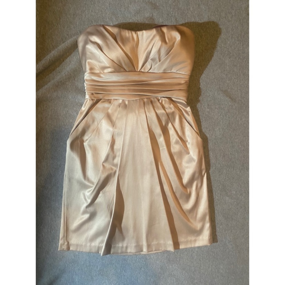 IT HAS POCKETS!!!!! Gorgeous Gold Cocktail Dress